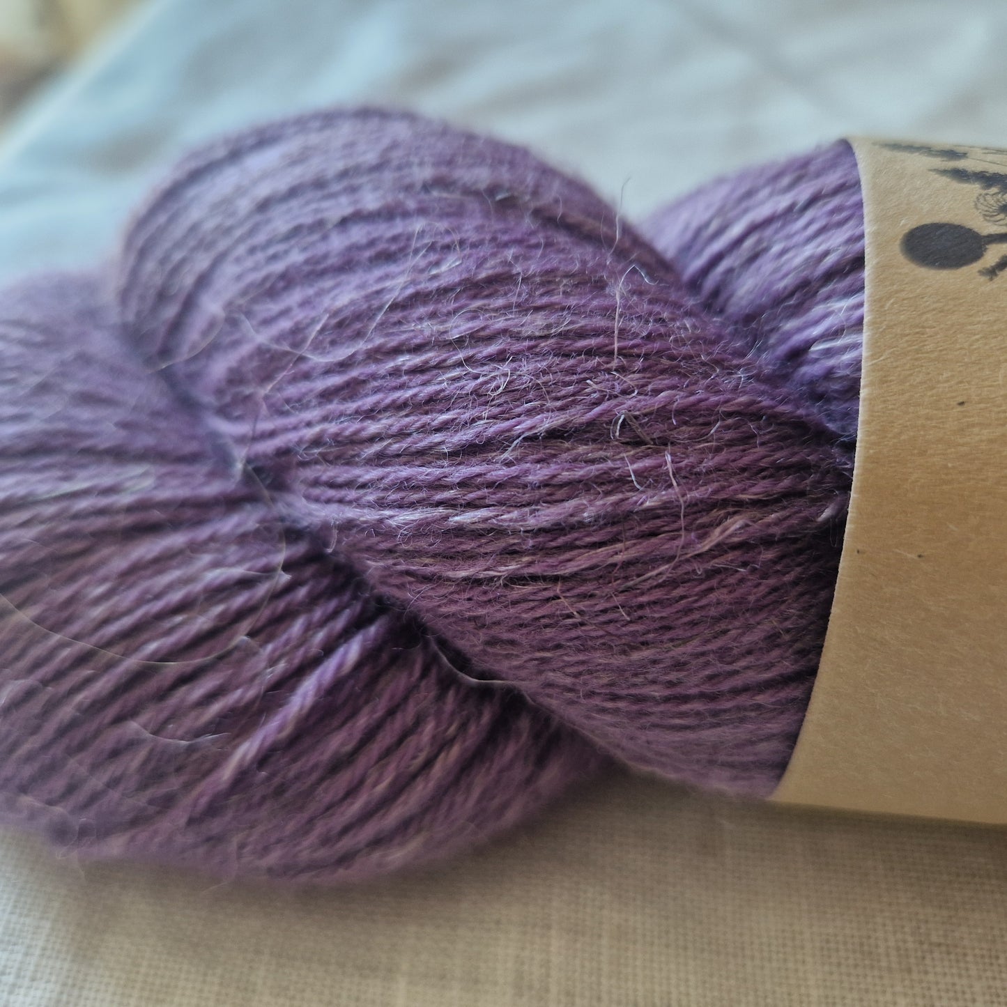 INCANDESCENT WOOL AND LINEN 4 PLY